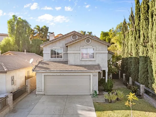 829 Award Dr, Colton, CA 92324