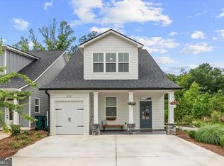 122 Town Walk Ln, Carrollton, GA 30117