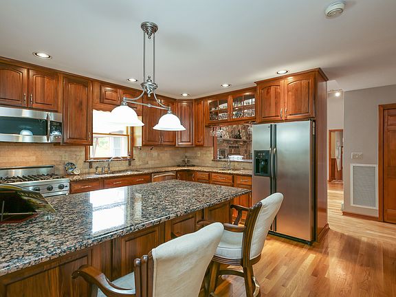 5th image of 830 Kipling Dr