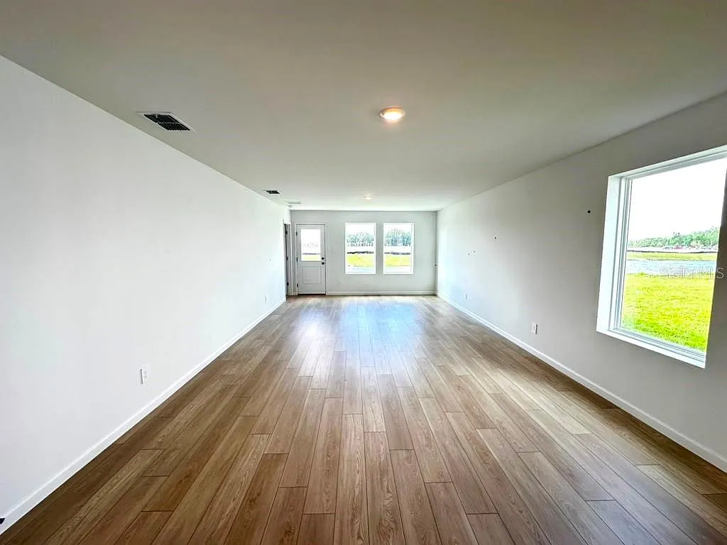 4 bed, 2.0 bath, 1424 sqft, $2,200 — Photo 4