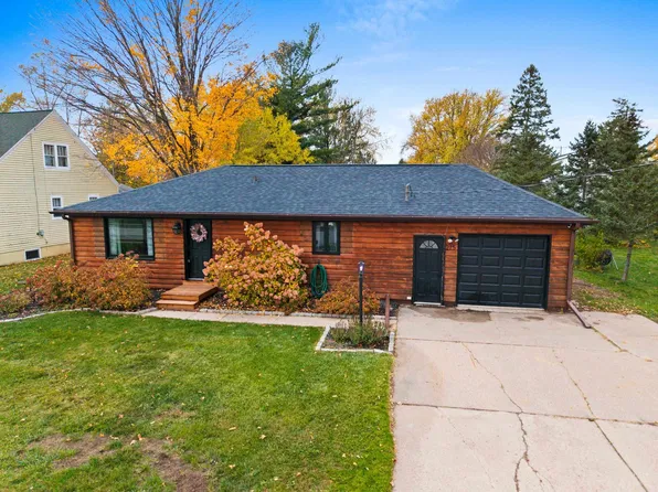 215 Lincoln St, Pulaski, WI 54162