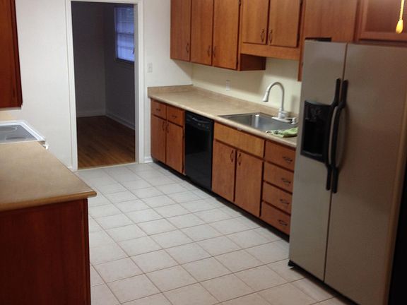 3rd image of 305 Kensington Dr