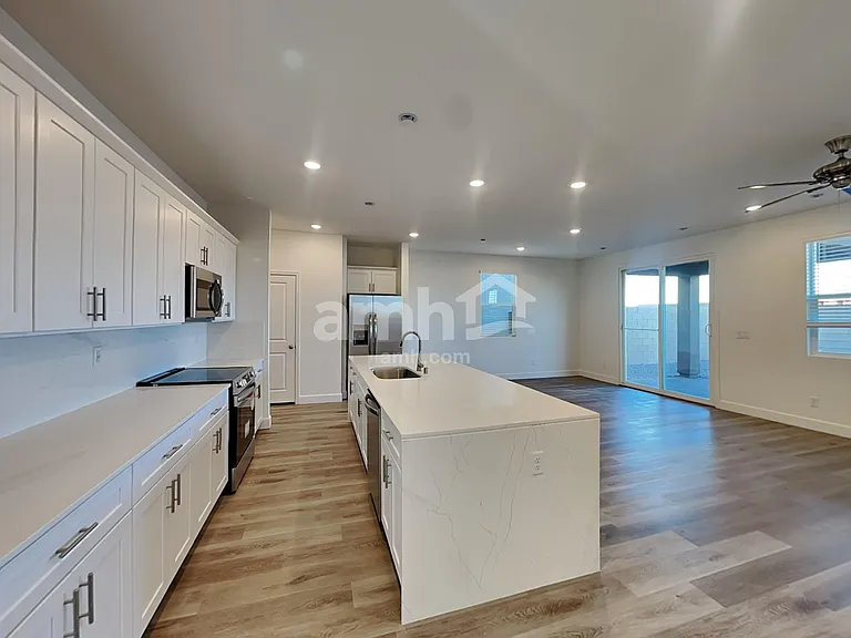 10560 Lagaspi Dr — Photo 3