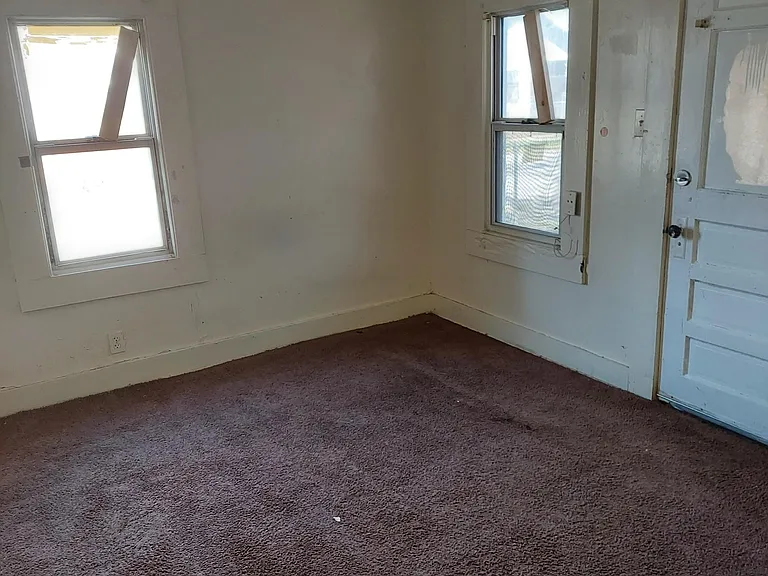 214 Weaver St — Photo 17