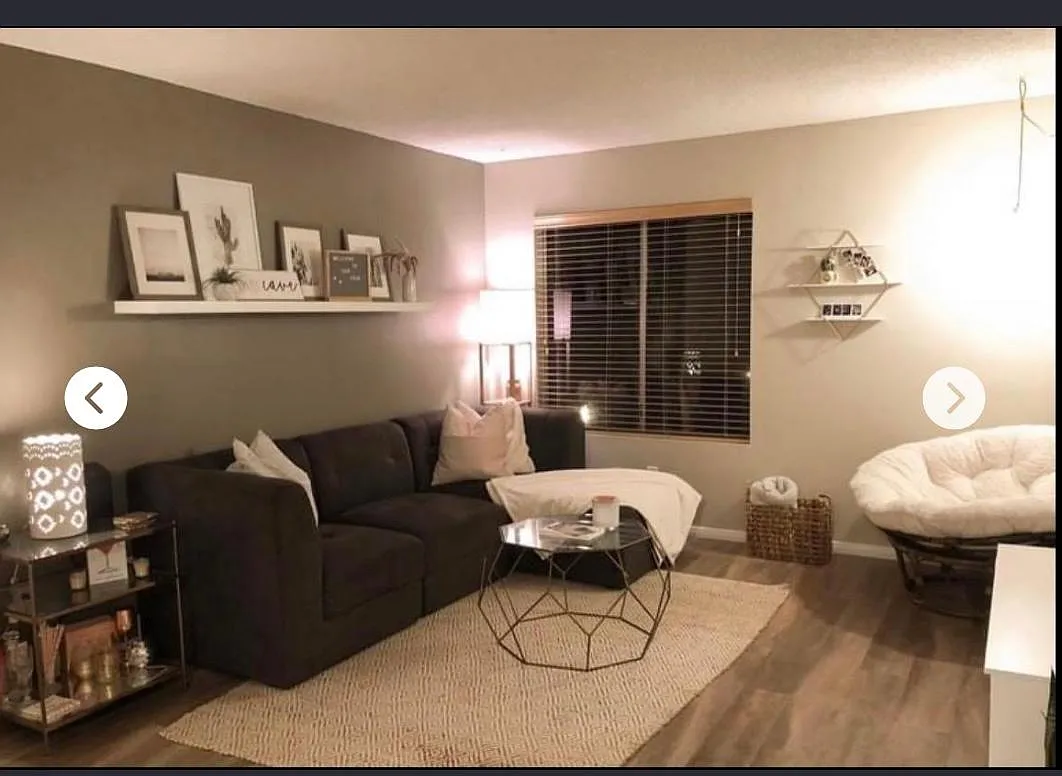 Similar living room - 811 26th St