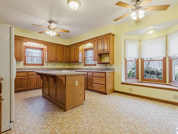 2nd image of 4691 Saint John Rd