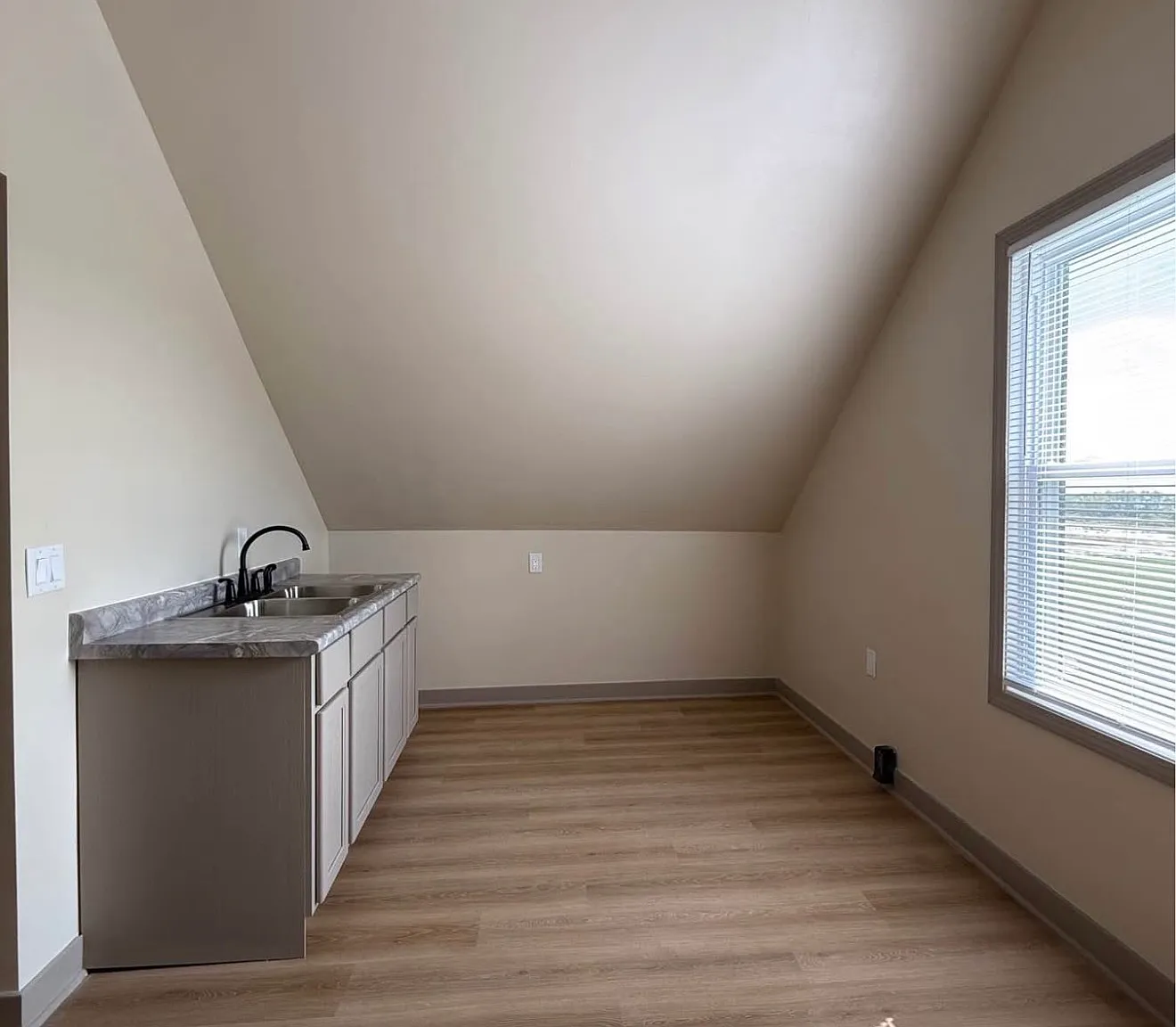 423 Marion Avenue - 3 — Photo 3