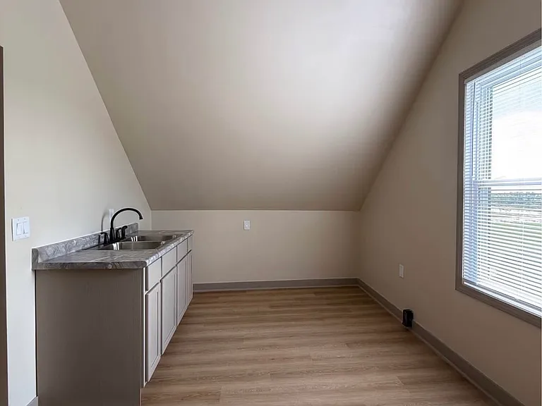 423 Marion Ave #3 — Photo 3