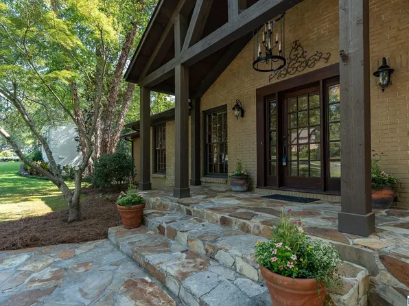 3741 N Woodridge Rd, Mountain Brook, AL 35223