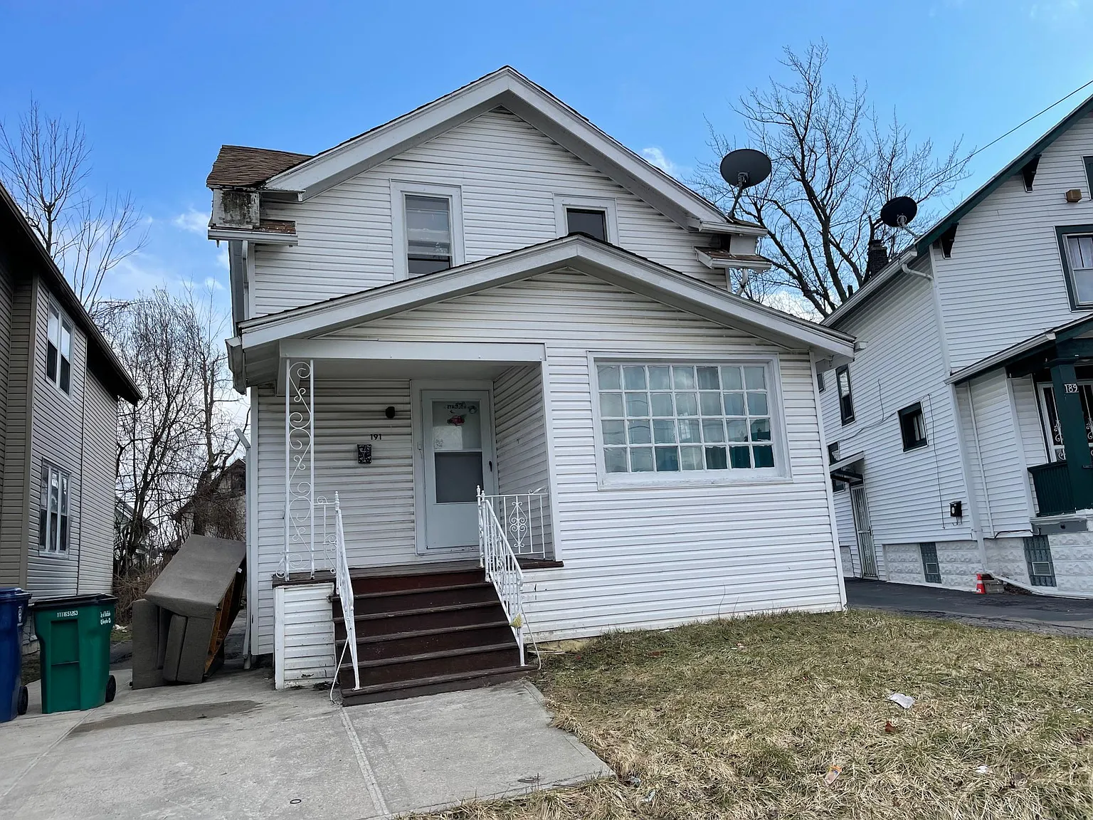 191 Hutchinson Ave photo 1