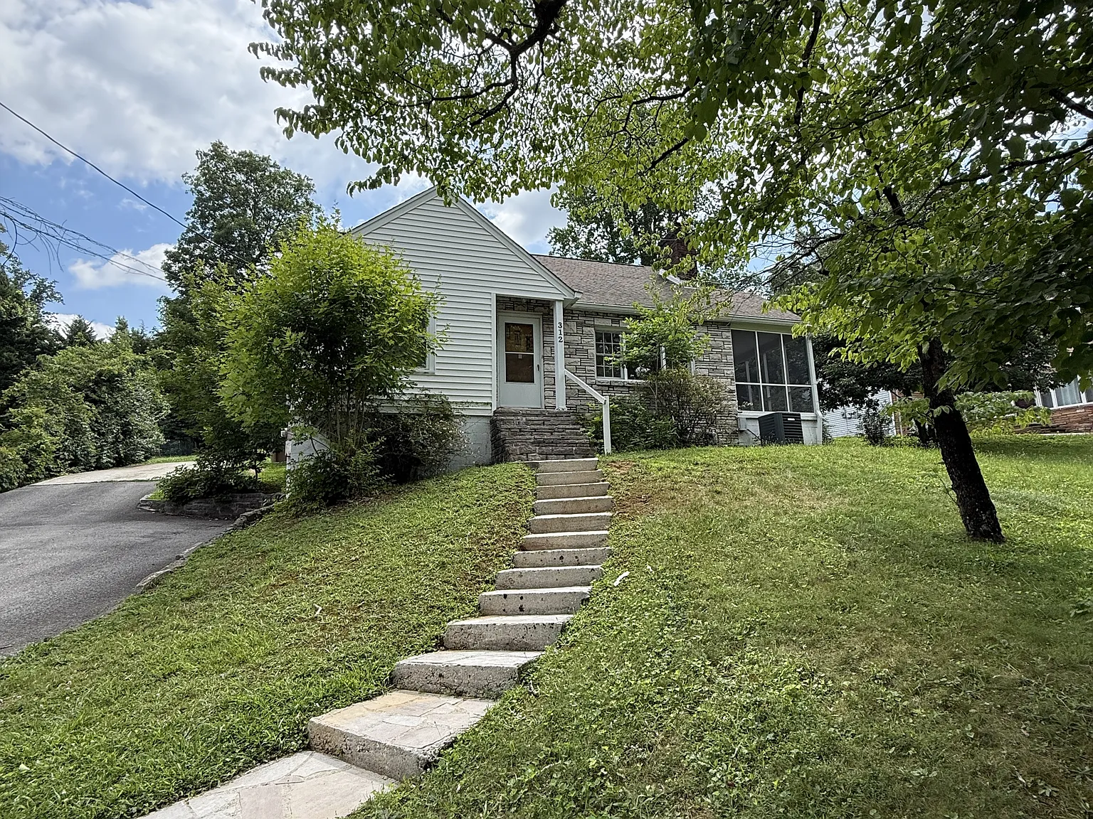 312 North Chilhowee Drive - 1 — Photo 2