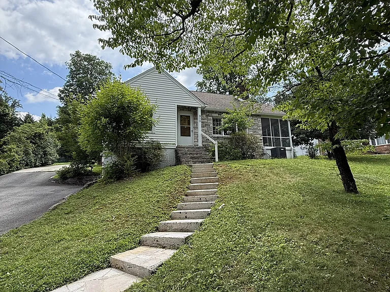 312 N Chilhowee Dr — Photo 2