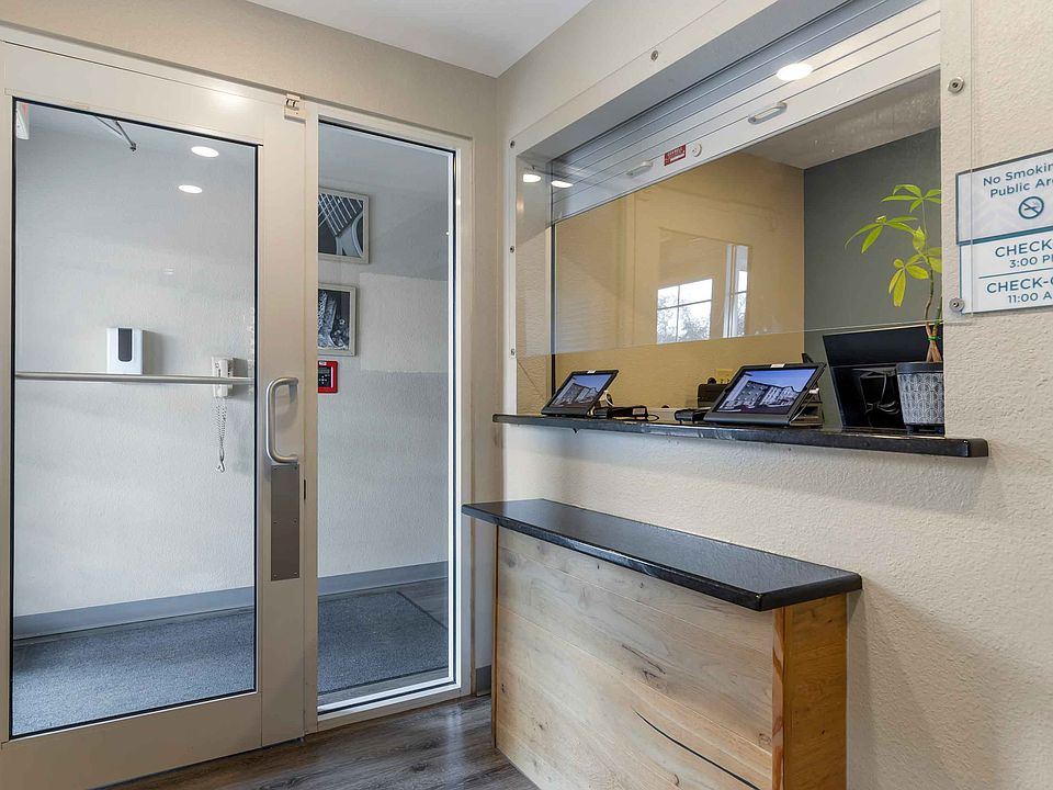 Lobby and Guest Check-in