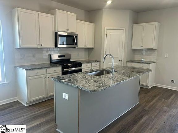 3rd image of 131 Edgewood Farms Ct