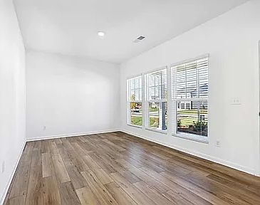4th image of 2140 Boxwood Cir SE