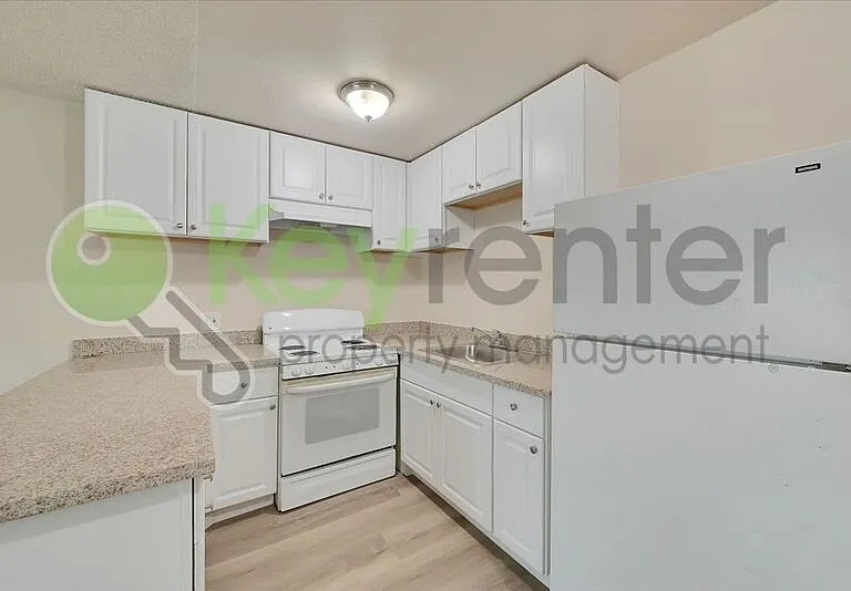 1071 Santiago Ave #6 — Photo 52
