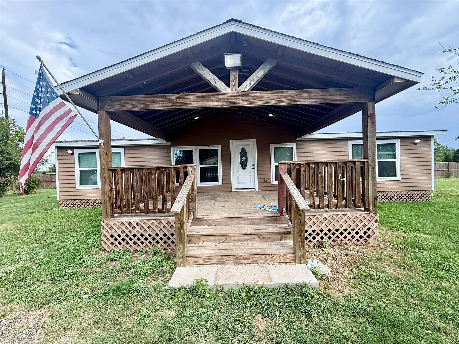 4 bed, 2.0 bath, 1456 sqft, $2,100 — Photo 4