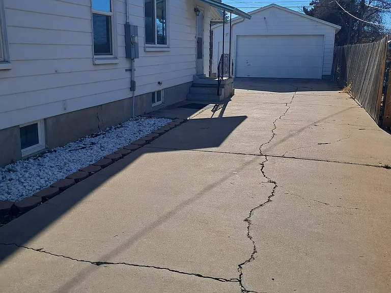 186 S Lakeview Dr — Photo 2