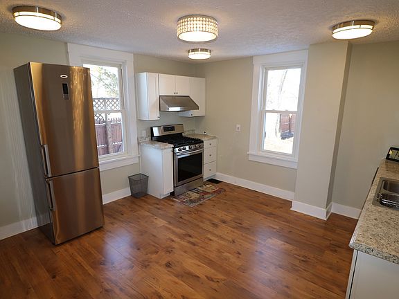 4th image of 809 E Pearl St