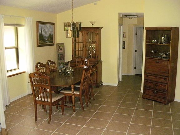 5th image of 14 Puritan Ln