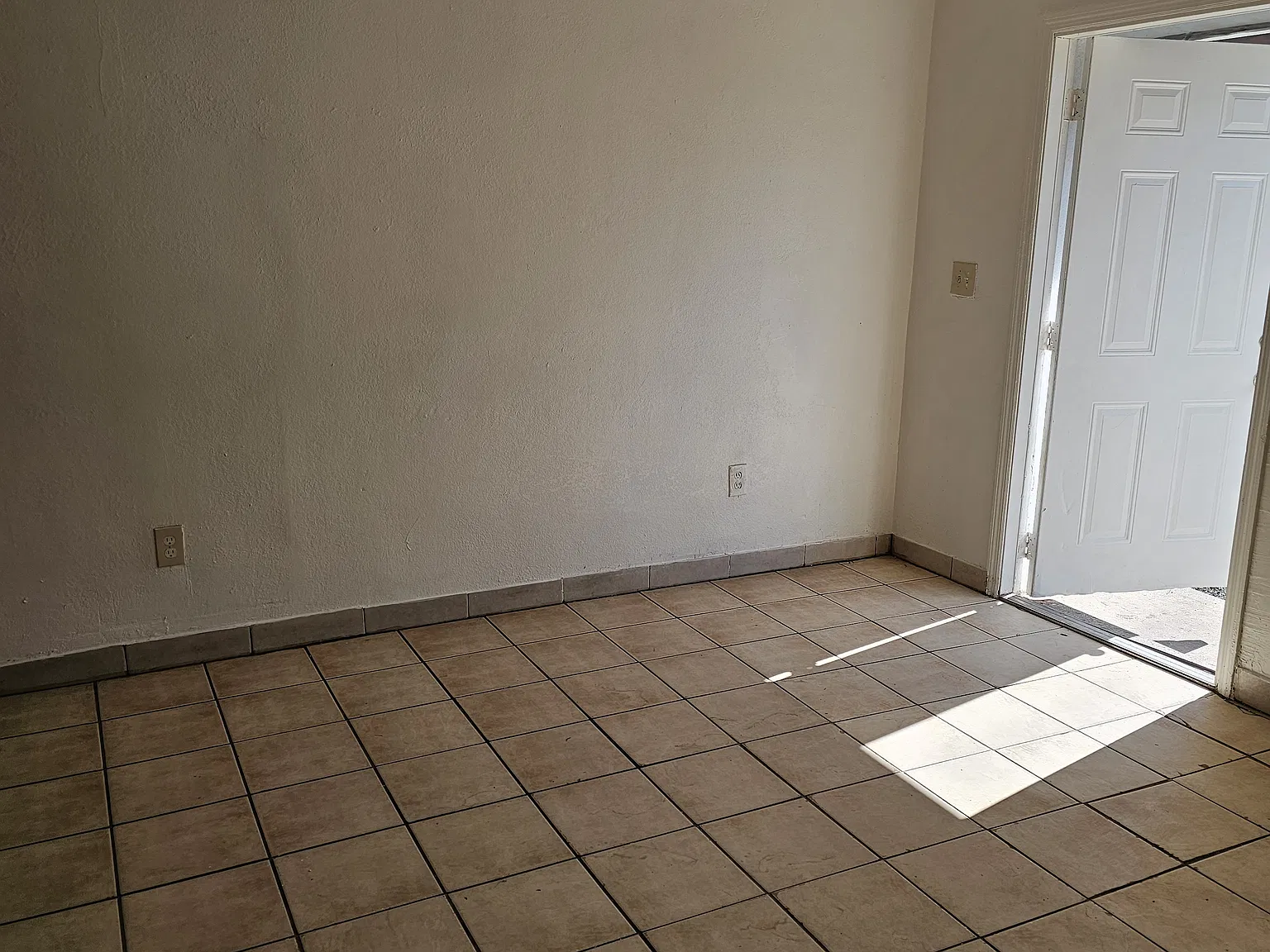 910 N 22nd St — Photo 2