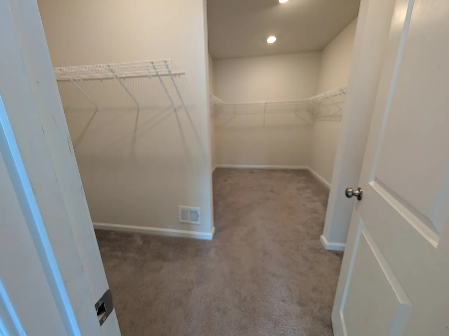 5 bed, 3.5 bath, 3634 sqft, $3,300 — Photo 3