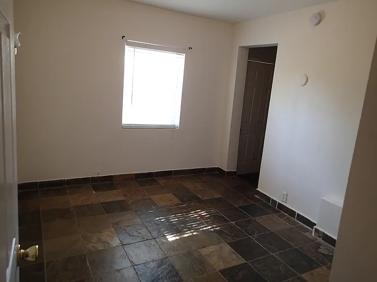 2047 Ivar Ave — Photo 7
