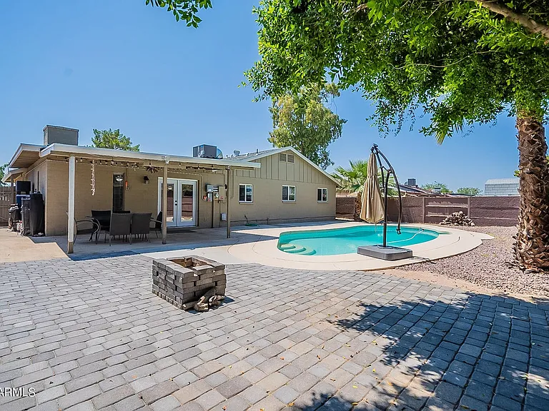4414 W Altadena Ave — Photo 9