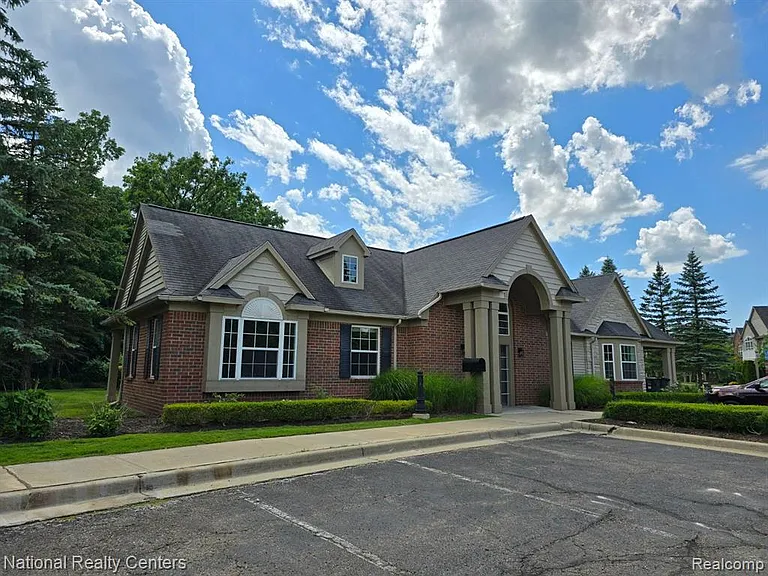 4058 Radcliff Dr — Photo 34