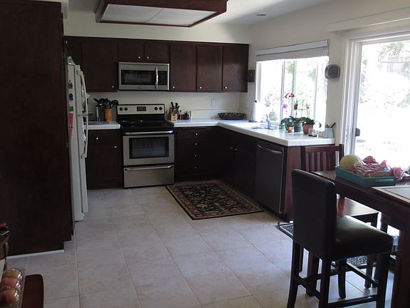 3rd image of 1359 Calle De Oro