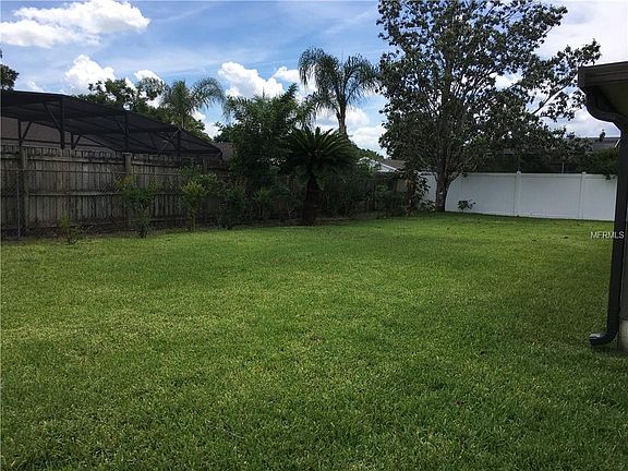 3rd image of 402 Valencia Ct