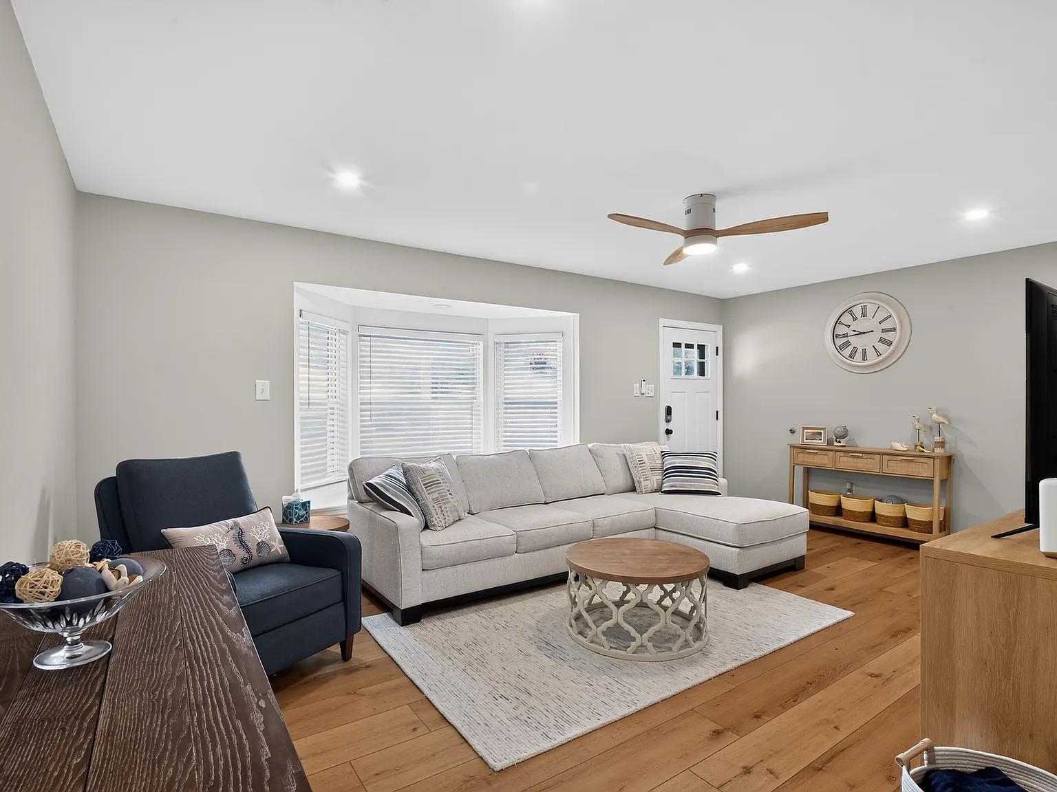 3 bed, 1300 sqft, $2,800 — Photo 2