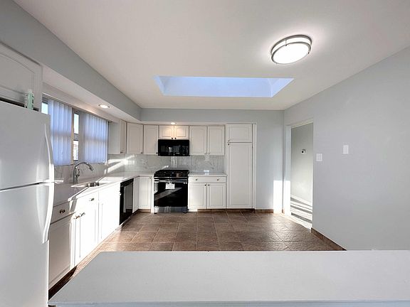 5th image of 118 Dawson Cir #2F