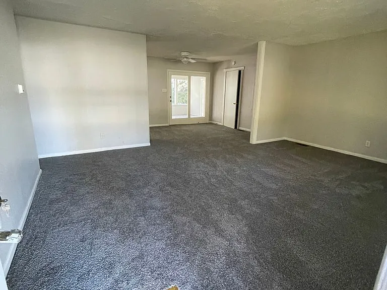3161 Chrysler St — Photo 5