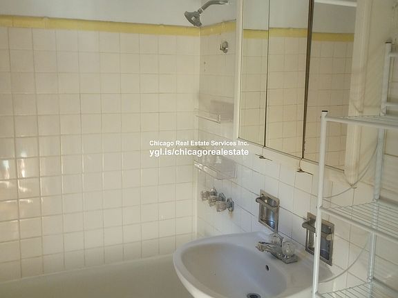 4th image of 5131 N Damen Ave