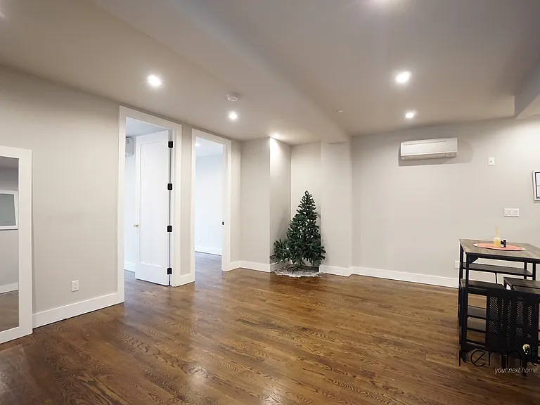 1031 Montgomery St #2F — Photo 12