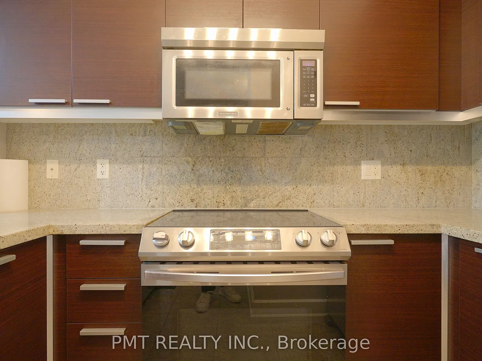 650 Sheppard Ave E — Photo 3