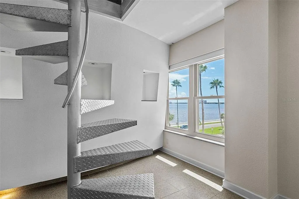 2 bed, 2.5 bath, 2208 sqft, $3,900 — Photo 4