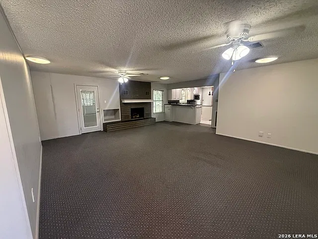 3 bed, 2.0 bath, 1979 sqft, $2,000 — Photo 3
