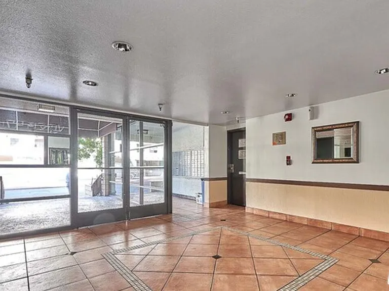 435 S Virgil Ave #113 — Photo 7