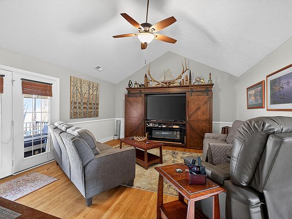 5th image of 2012 Mooreland Dr