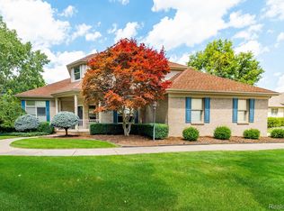 8488 Annette Ave, Grosse Ile, MI 48138