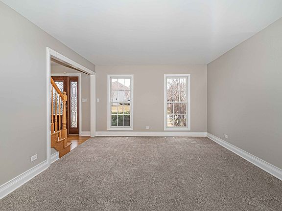 3rd image of 709 Doral Ln