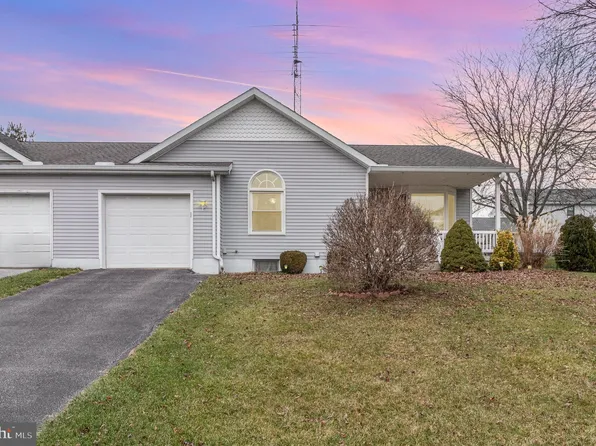 408 White Rose Ln, York, PA 17402