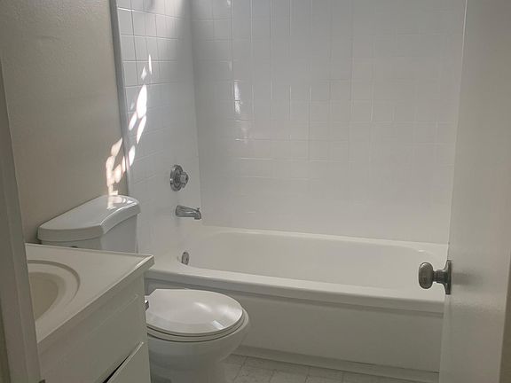 5th image of 10940 Hesby St #3