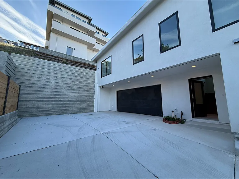 2670 Laurel Ave — Photo 36