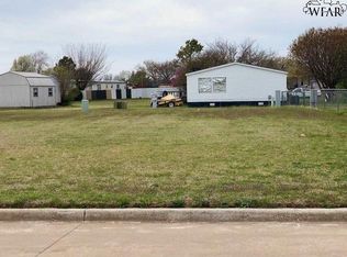 1304 Tyler Ln, Burkburnett, TX 76354