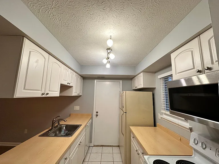 770 Eastbrooke Ln #770 — Photo 2
