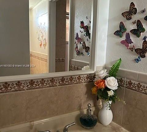 5th image of 1700 NE 191st St APT 204
