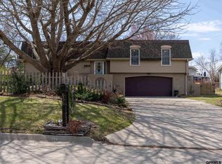 656 Grey Fawn Dr, Omaha, NE 68154